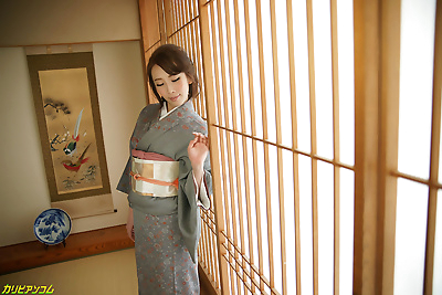 जापानी लड़की में एक किमोनो
